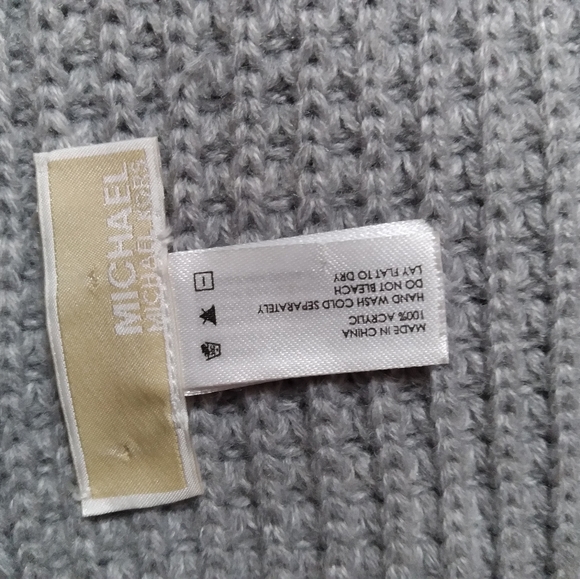 Michael Kors Gray Knit Pocket Warm Cozy Scarf - Picture 4 of 4